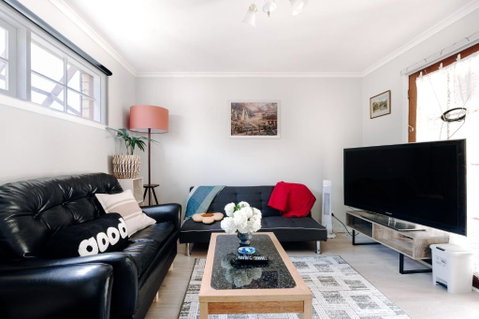 One-Bedroom Suite-Close To Beach And CBD - Accommodation Sunshine Coast 1