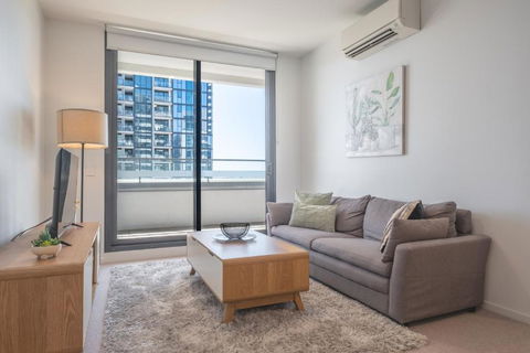 Panoramic Views 2br With Pool And Free Carpark - Accommodation Sunshine Coast 0