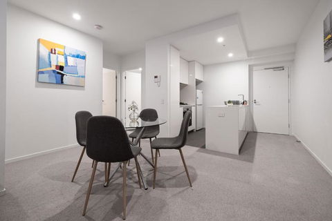 Panoramic Views 2br With Pool And Free Carpark - Accommodation Sunshine Coast 3