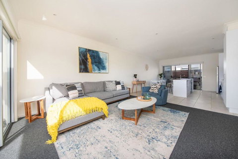 Page Seven By Property Mums - Accommodation Sunshine Coast 2