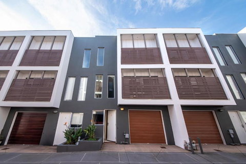 Page Seven By Property Mums - Accommodation Sunshine Coast 3