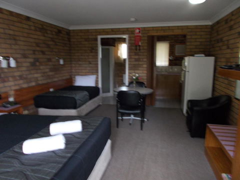 Park House Motor Inn - Accommodation Sunshine Coast 0
