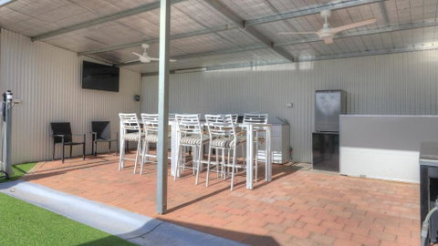 Paruna Motel - Accommodation Sunshine Coast 3