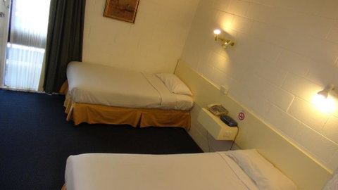 Pathfinder Motel - Accommodation Sunshine Coast 1