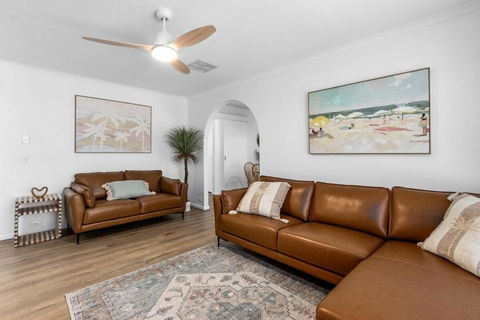 Percys Beach House Moonta Bay - Accommodation Sunshine Coast 1