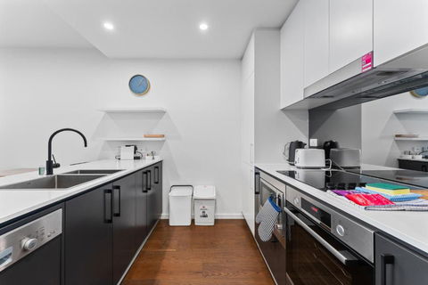 Perfect Location 1-Bed With Balcony, BBQ & Parking - Accommodation Sunshine Coast 1