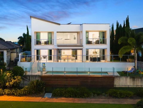 Perfect Summer Lake House - Accommodation Sunshine Coast 0