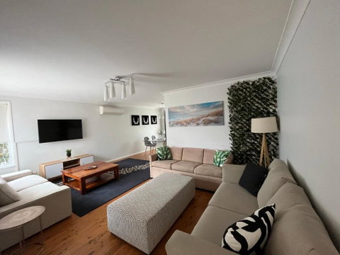 Perfectly Located House With A Big Backyard. - Accommodation Sunshine Coast 1