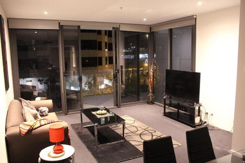 Perfectly Located Modern Apartment - Canberra CBD - Accommodation Sunshine Coast 1