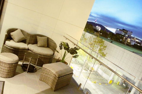Perfectly Located Modern Apartment - Canberra CBD - Accommodation Sunshine Coast 3