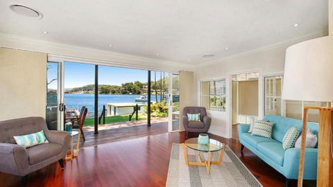 Pine Tree Cottage - Waterfront - Accommodation Sunshine Coast 2