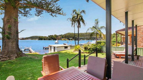 Pine Tree Cottage - Waterfront - Accommodation Sunshine Coast 0
