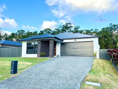 Plantation Retreat 4 Bedroom Modern Home - Accommodation Sunshine Coast 0