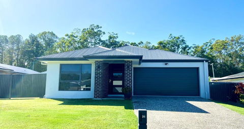 Plantation Retreat 4 Bedroom Modern Home - Accommodation Sunshine Coast 1