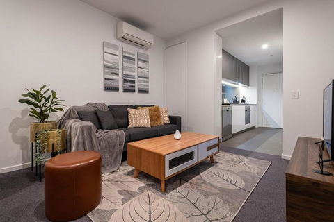 Pleasant &bright 2br2ba Apt Footscray Pool - Accommodation Sunshine Coast 0
