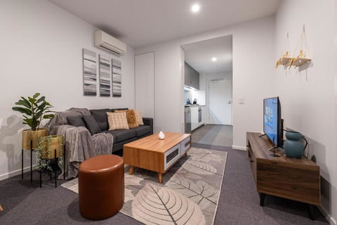 Pleasant &bright 2br2ba Apt Footscray Pool - Accommodation Sunshine Coast 1
