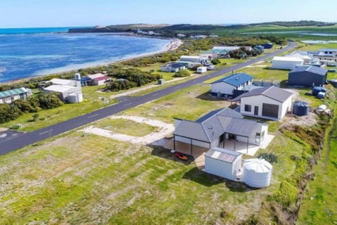 Plovers Rest At Cape Douglas - Accommodation Sunshine Coast 0