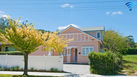 Plum Tree Cottage - Accommodation Sunshine Coast 0