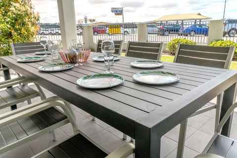 Port Vincent Seaside Apartments - Apartment 2 - Accommodation Sunshine Coast 0