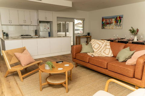 Port Vincent Seaside Apartments - Apartment 2 - Accommodation Sunshine Coast 3