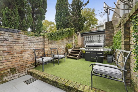 Pet Friendly Paddo Terrace - Accommodation Sunshine Coast 3