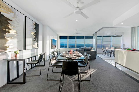 Q Tower Apartments In Surfers Paradise - From Level 3 - Self Contained & Privately Managed - Wow Stay - Accommodation Sunshine Coast 1