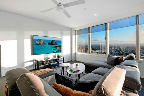 Q Tower Apartments In Surfers Paradise - From Level 3 - Self Contained & Privately Managed - Wow Stay - Accommodation Sunshine Coast 2