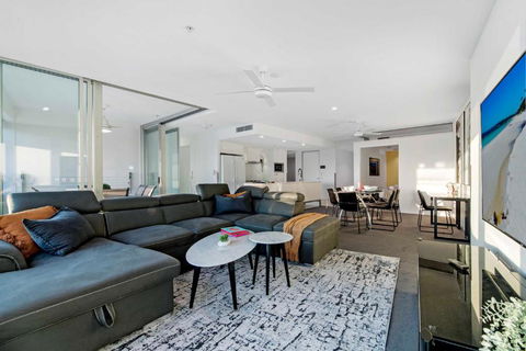 Q Tower Apartments In Surfers Paradise - From Level 3 - Self Contained & Privately Managed - Wow Stay - Accommodation Sunshine Coast 3