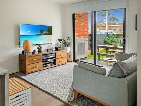 Private Room & Ensuite, In Shared Modern 2 Level Apartment - Full Use Of All Facilities - Accommodation Sunshine Coast 0