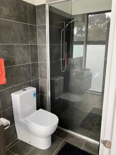 Private Room & Ensuite, In Shared Modern 2 Level Apartment - Full Use Of All Facilities - Accommodation Sunshine Coast 3