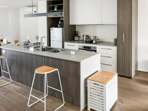 Private Room & Ensuite, In Shared Modern 2 Level Apartment - Full Use Of All Facilities - Accommodation Sunshine Coast 2