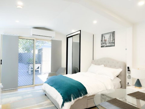 Private, Local Living Studio In Mascot, Airport - Accommodation Sunshine Coast 0