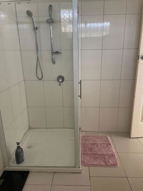 Private Room Near Melbourne Airport - Accommodation Sunshine Coast 3