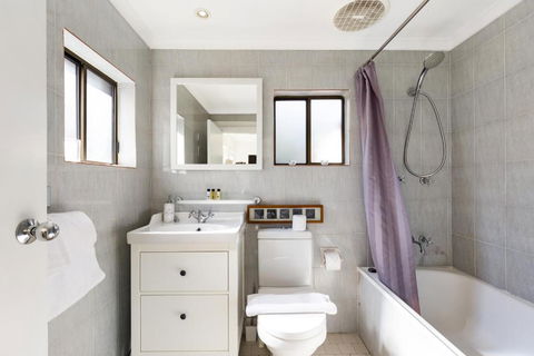 Pyrmont Self-Contained Terrace House (64 BUL) - Accommodation Sunshine Coast 3