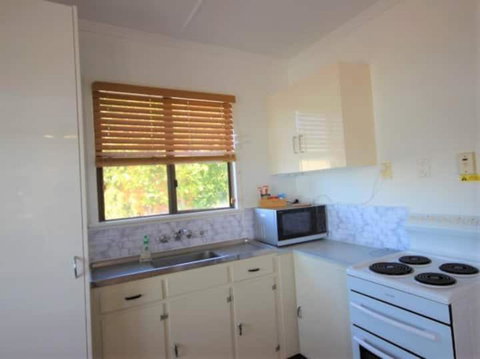 QCWA Cheerful Cottage - Airlie Beach - Accommodation Sunshine Coast 2