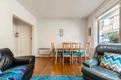 Quaint & Homey Ripponlea Flat - Accommodation Sunshine Coast 2