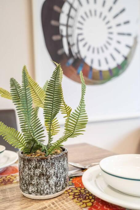 Quaint Auchenflower 1B1B Apt W Parking Close To UQ - Accommodation Sunshine Coast 2