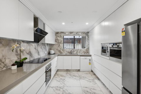 Quaint Double Room - Centrally Located At Glenfield - Shared Bathroom - Accommodation Sunshine Coast 3