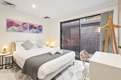 Quaint Double Room - Centrally Located At Glenfield - Shared Bathroom - Accommodation Sunshine Coast 1