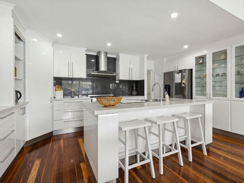 Quay-Largo - Accommodation Sunshine Coast 2