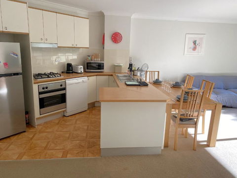 Quiet And Convenient - Accommodation Sunshine Coast 3
