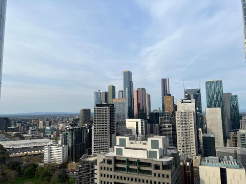 Quiet CBD 3b2b Apartment + Free Parking - Accommodation Sunshine Coast 1