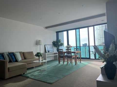 Quiet CBD 3b2b Apartment + Free Parking - Accommodation Sunshine Coast 3