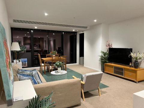 Quiet CBD 3b2b Apartment + Free Parking - Accommodation Sunshine Coast 2