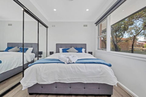 Quiet Elevated Serene Home (Top) - Accommodation Sunshine Coast 2