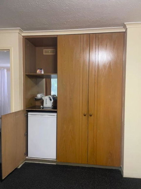 Quiet Unit In Leafy Hotel - Accommodation Sunshine Coast 1