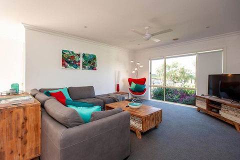 R&R By The Bay In Prime Location - Accommodation Sunshine Coast 2