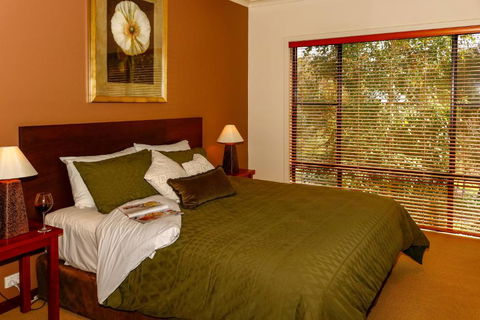 Rainbow Trail Chalets - Accommodation Sunshine Coast 2