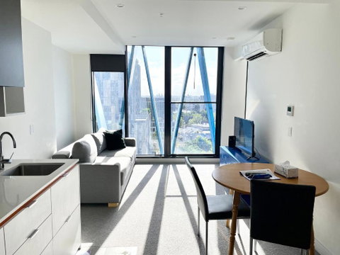 Readyset Apartments On Bouverie - Accommodation Sunshine Coast 2