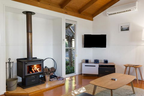 Ravensbourne Escape - Windsong - Accommodation Sunshine Coast 3